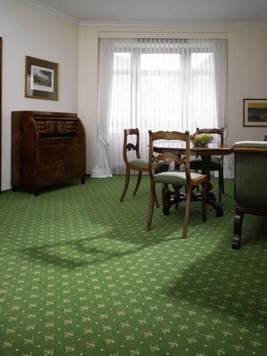Grüner Teppich mit Muster